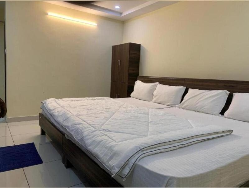 Oyo Flagship 80855 Hotel R Grand Vijayawāda Zewnętrze zdjęcie