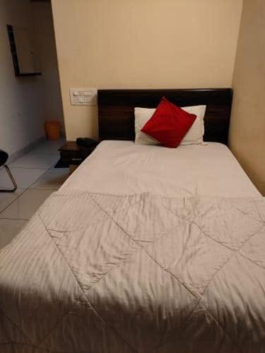 Oyo Flagship 80855 Hotel R Grand Vijayawāda Zewnętrze zdjęcie