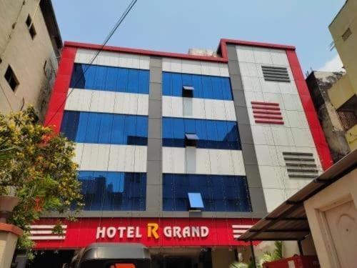 Oyo Flagship 80855 Hotel R Grand Vijayawāda Zewnętrze zdjęcie